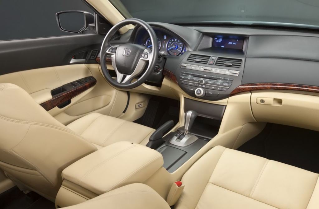 2025 Honda Crosstour Interior